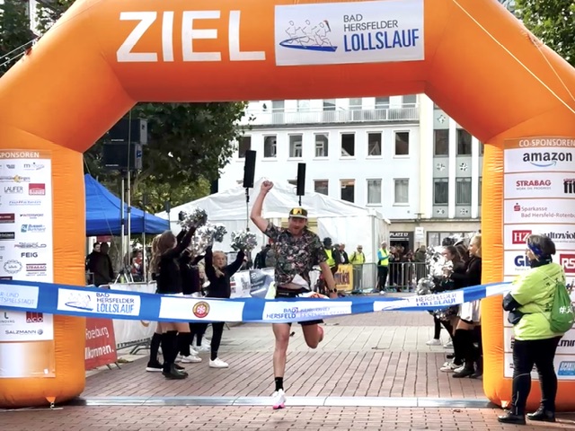 Zieleinlauf Marcel Neumann Halbmarathon Lolllsaluf 2024